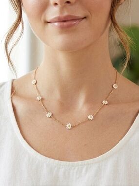 Gold Daisy Chain Necklace - White Daisy Accent
